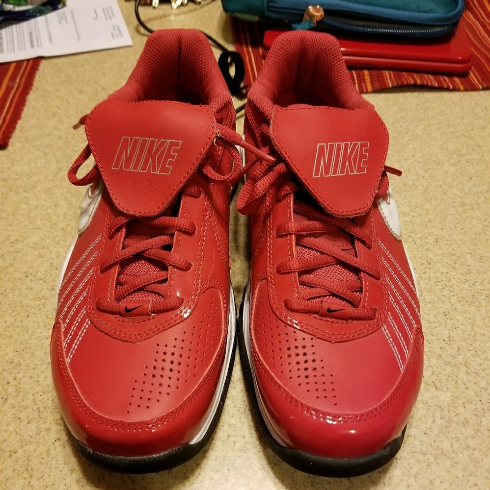 BRAND NEW Nike Turf Shoes. Men Size 8